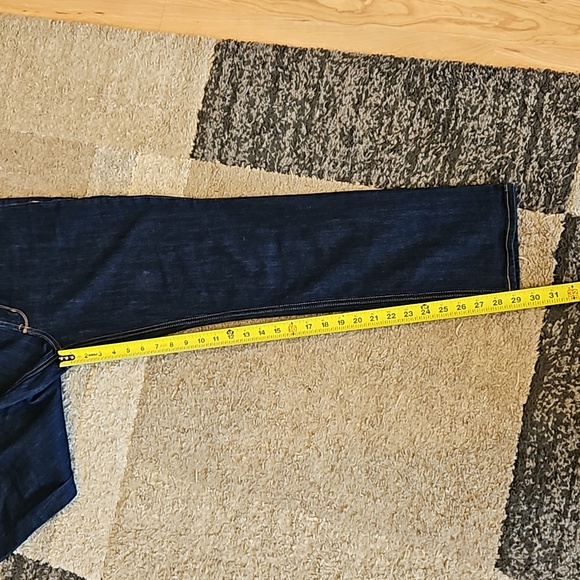 NWOT Old Navy Woman's High-Rise Straight Dark Wash Denim Jeans. Sz: 8 - Picture 7 of 8